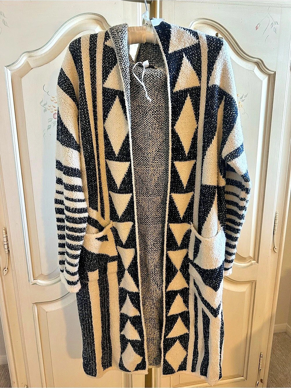 Davi&Dani Geometric Hooded Cardigan with Pockets in Navy & Cream Size Small
